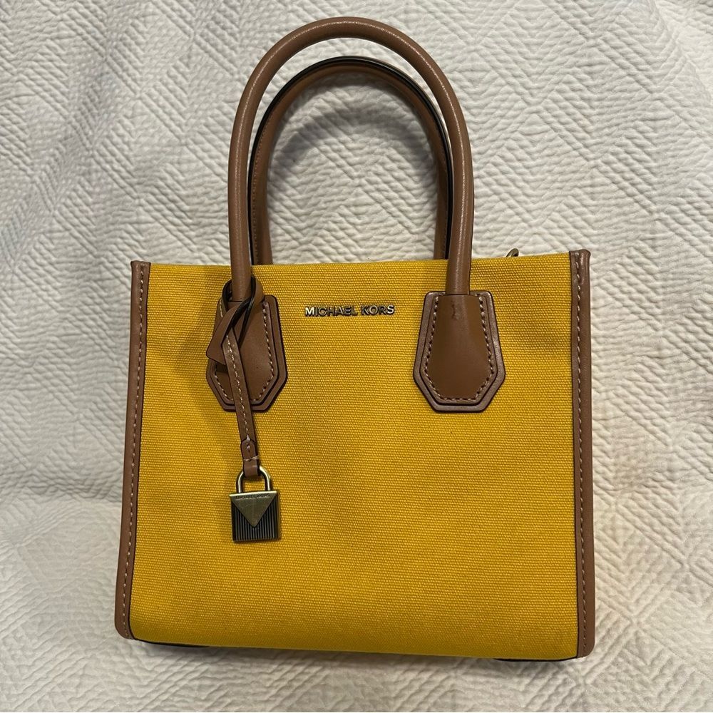 Michael Kors Mercer Messenger Crossbody Purse Jasmine Yellow - Canvas & Leather - Picture 3 of 16